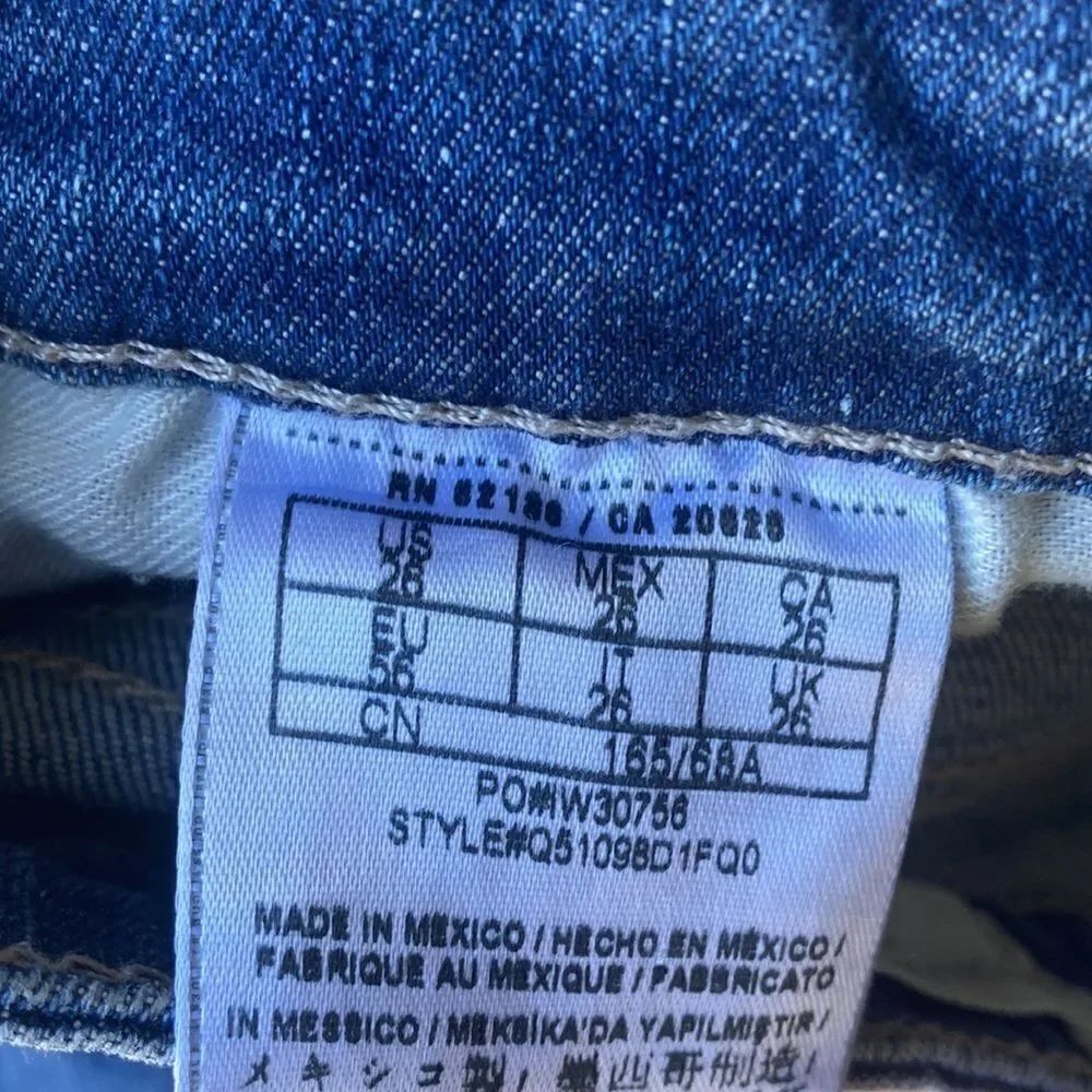 Guess Medium Rise Skinny Distressed Sarah Fit Size 26 - Picture 8 of 12
